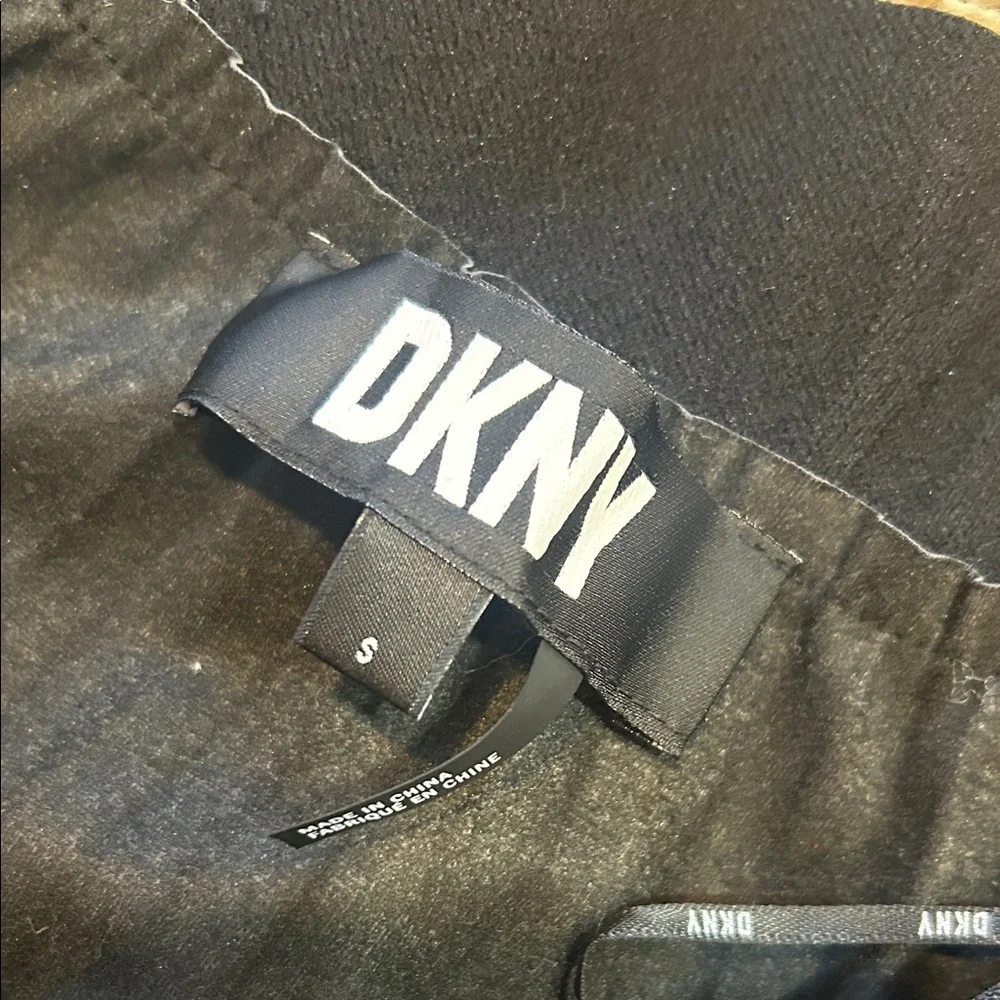 DKNY Black Faux Leather Pleated Skirt in Size Small - Picture 9 of 10